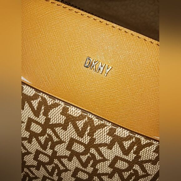 NWT DKNY Handbag  - Picture 10 of 16